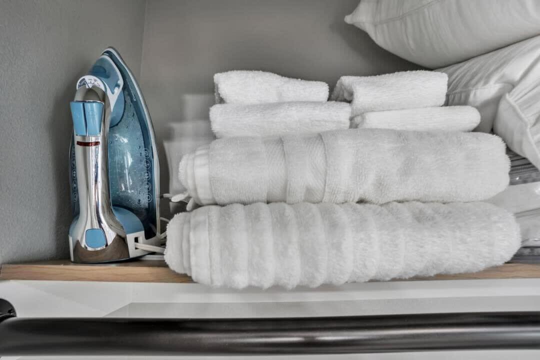 Professionals-restaurants-fastwifi-a C-desk- Pets Apartment