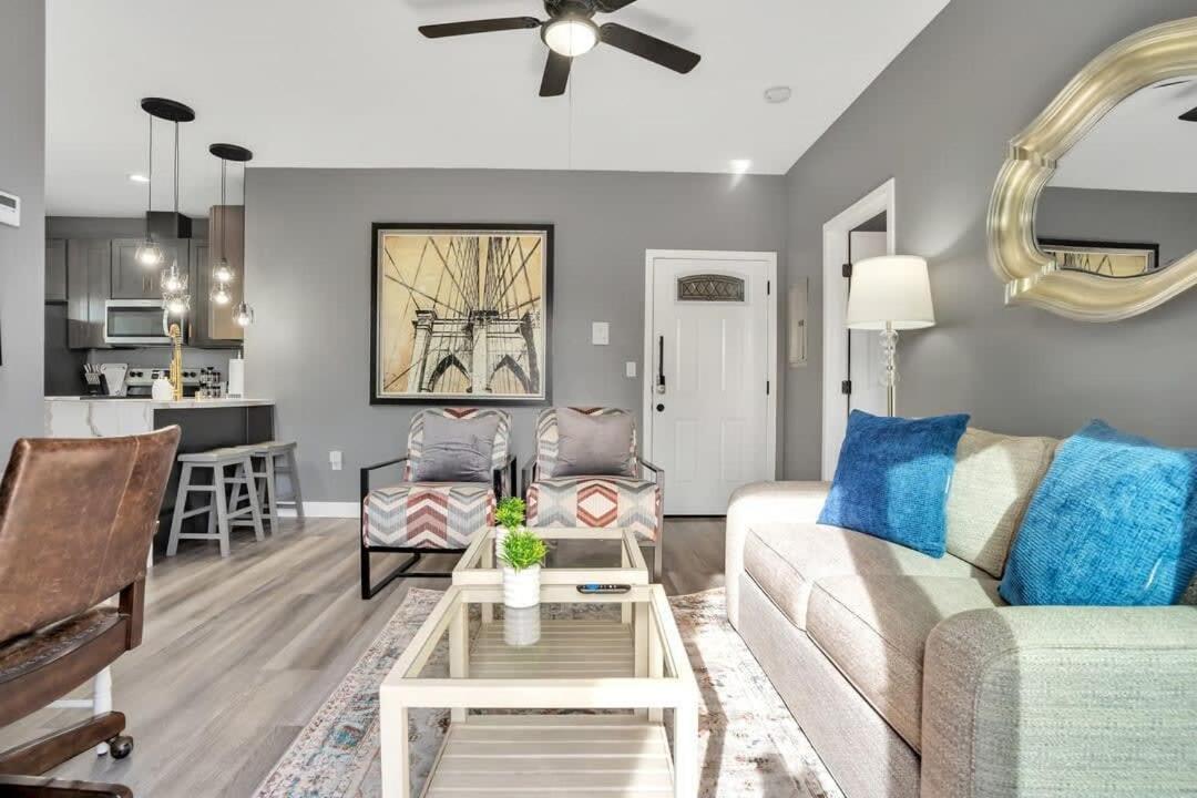 Professionals-restaurants-fastwifi-a C-desk- Pets Apartment