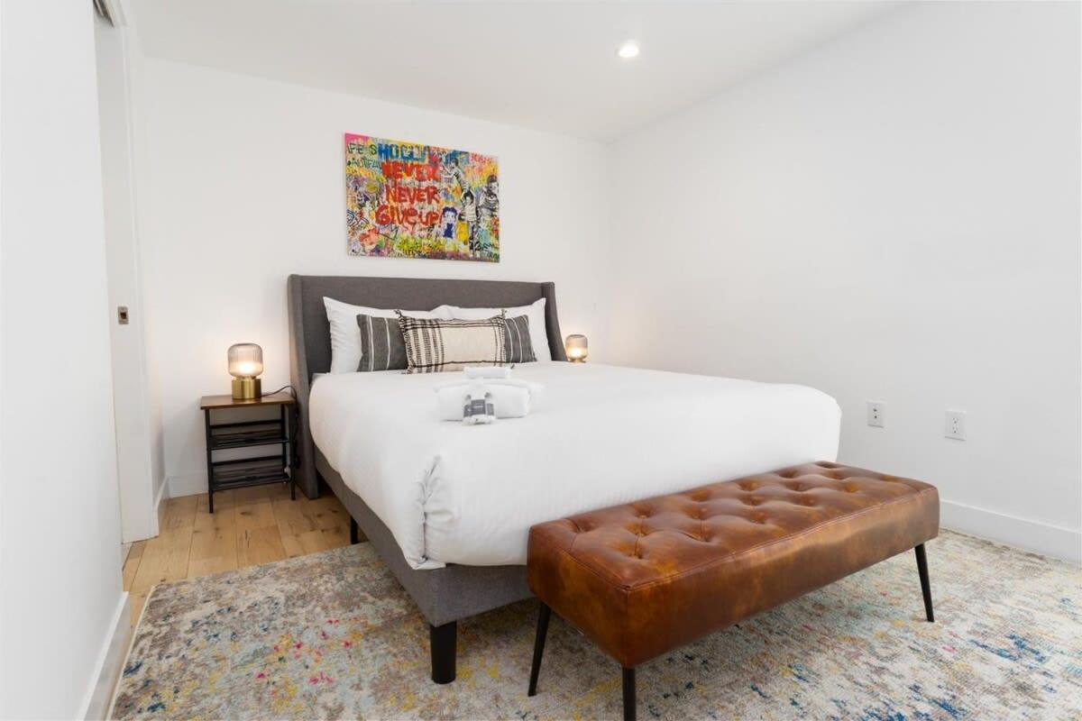 Bright And Trendy 2-story Bankers Hill