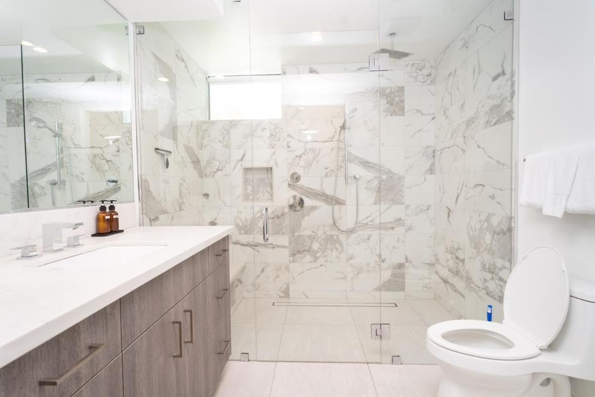 Bright And Trendy 2-story Bankers Hill Holiday home *