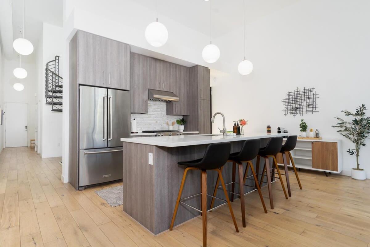Bright And Trendy 2-story Bankers Hill Holiday home