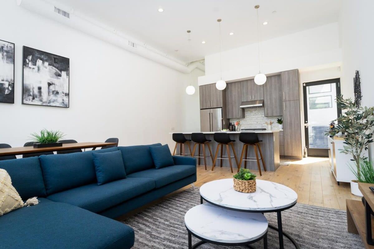 Bright And Trendy 2-story Bankers Hill Holiday home