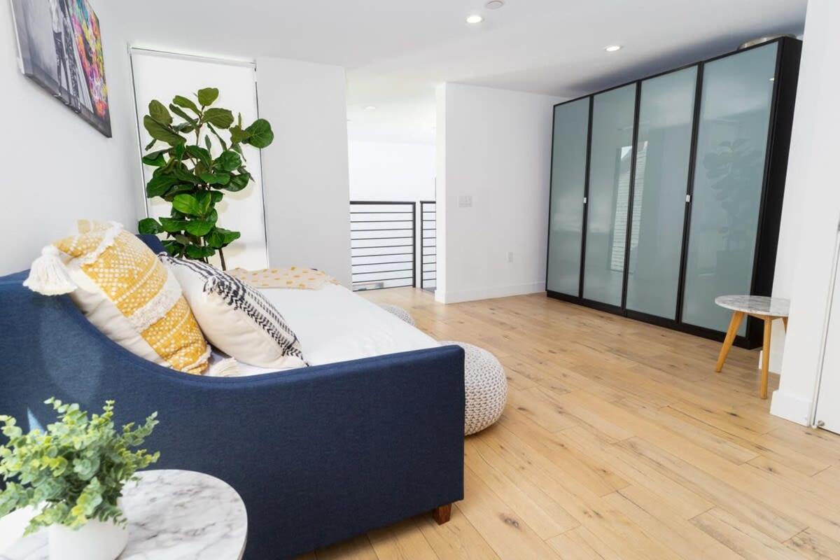 Bright And Trendy 2-story Bankers Hill *