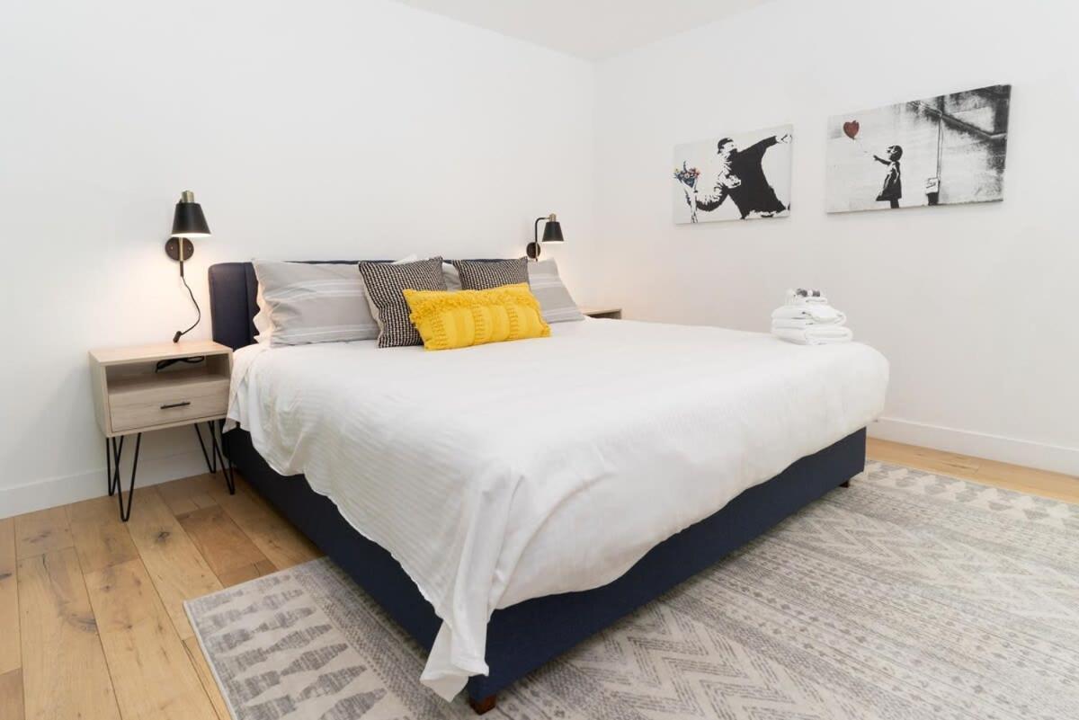 Holiday home Bright And Trendy 2-story Bankers Hill
