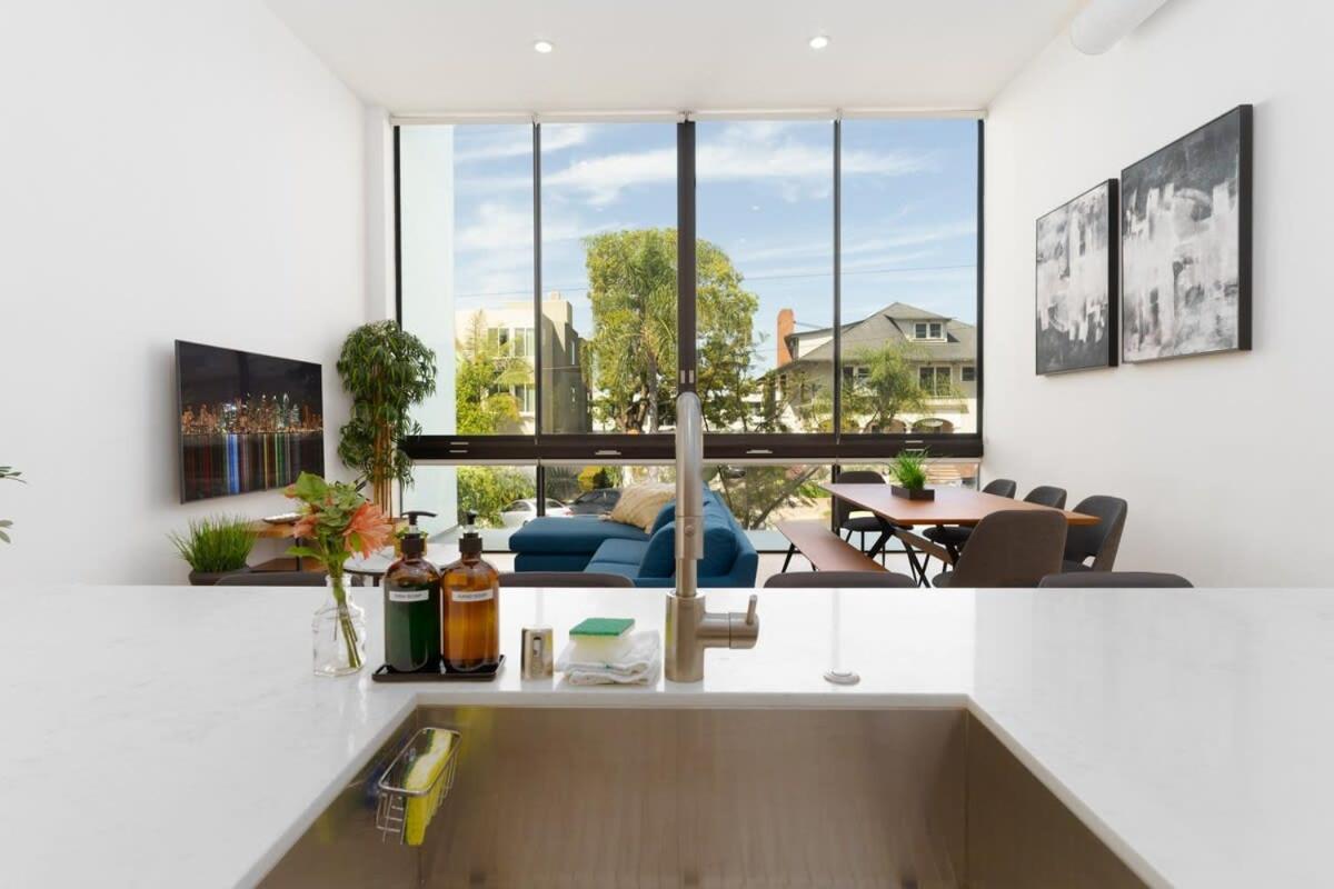 Bright And Trendy 2-story Bankers Hill Holiday home *