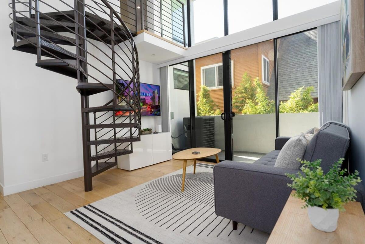 Bright And Trendy 2-story Bankers Hill *