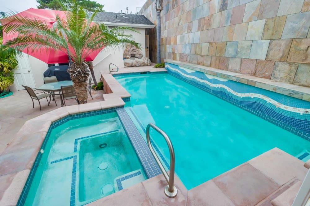 Ocean & Bay Views Pool & Hot Tub Rooftop Patio Holiday home