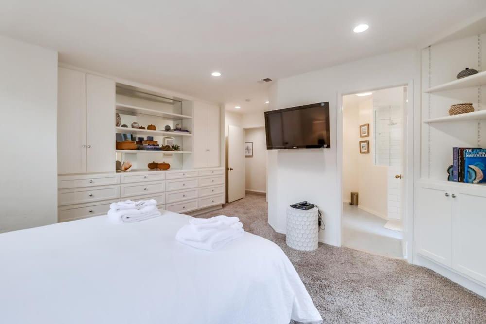 Holiday home Ocean & Bay Views Pool & Hot Tub Rooftop Patio *