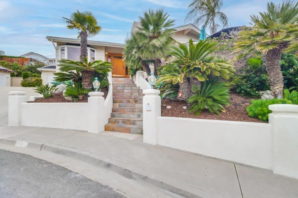 Ocean & Bay Views Pool & Hot Tub Rooftop Patio Holiday home