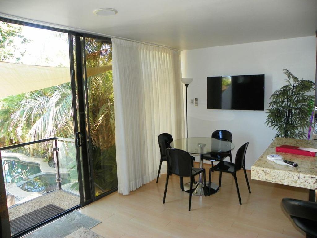 Stunning View Mission Bay Luxury Private Pool Holiday home *