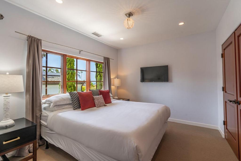 Mediterranean Beauty With Rooftop Deck And Views * San Diego