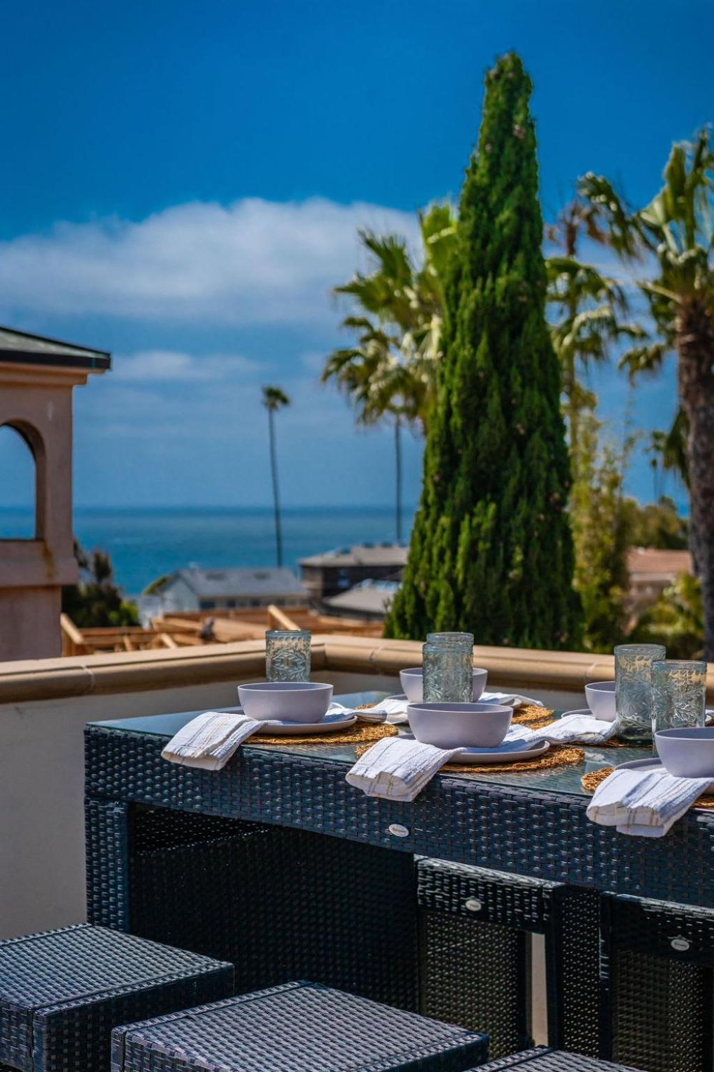 Mediterranean Beauty With Rooftop Deck And Views San Diego