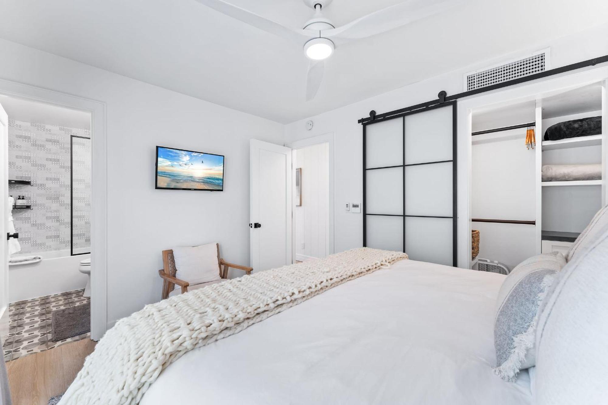 Entire Ground Beachfront Luxury Unit With Patio San Diego