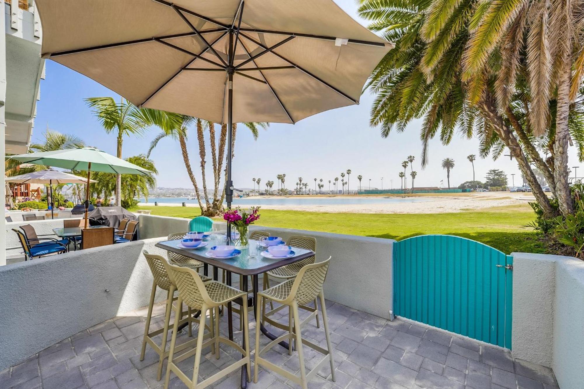 B5235 Mai Tai House *
