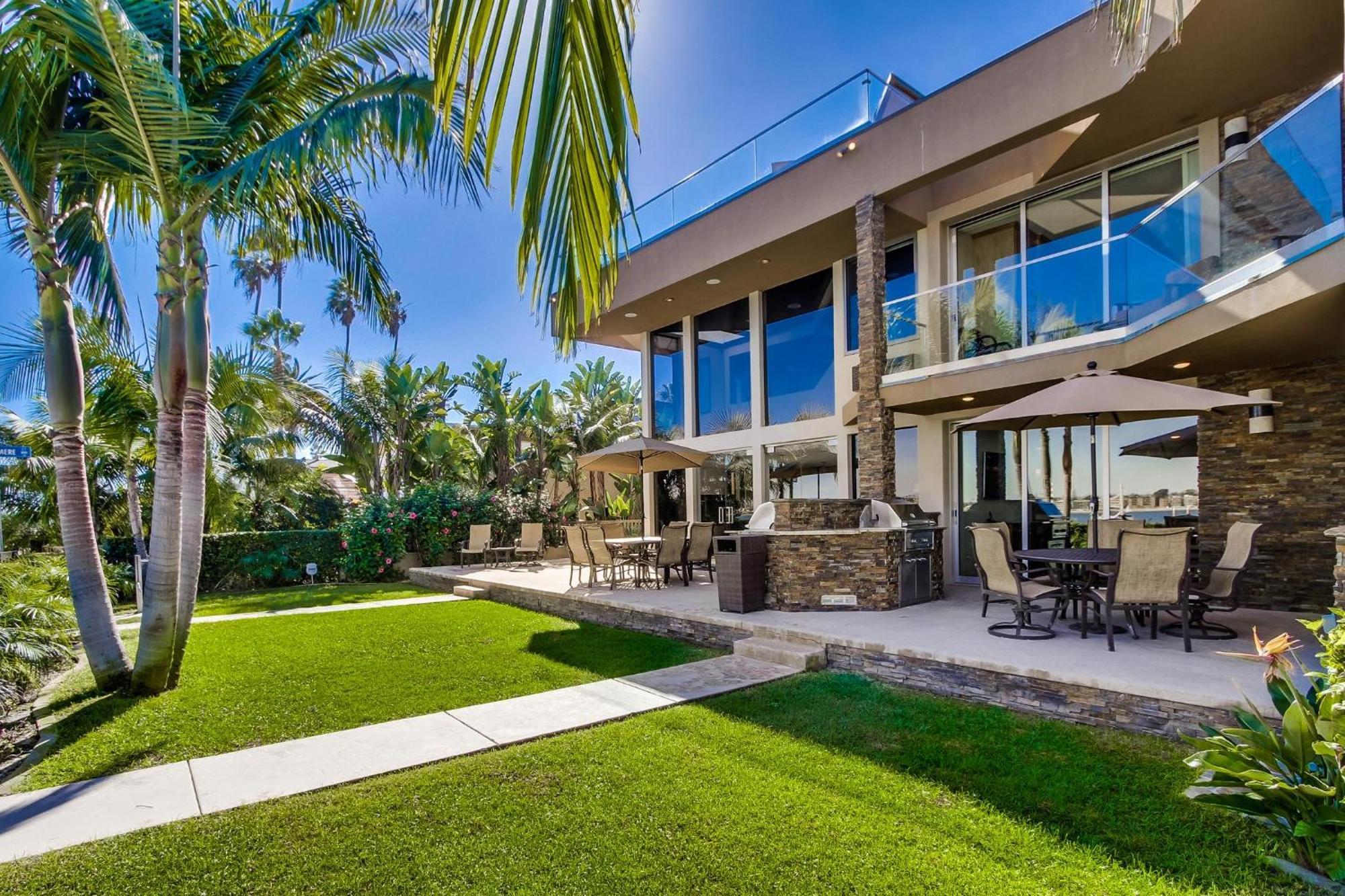 B5172 On The Bay - 7 Bedroom Holiday home *