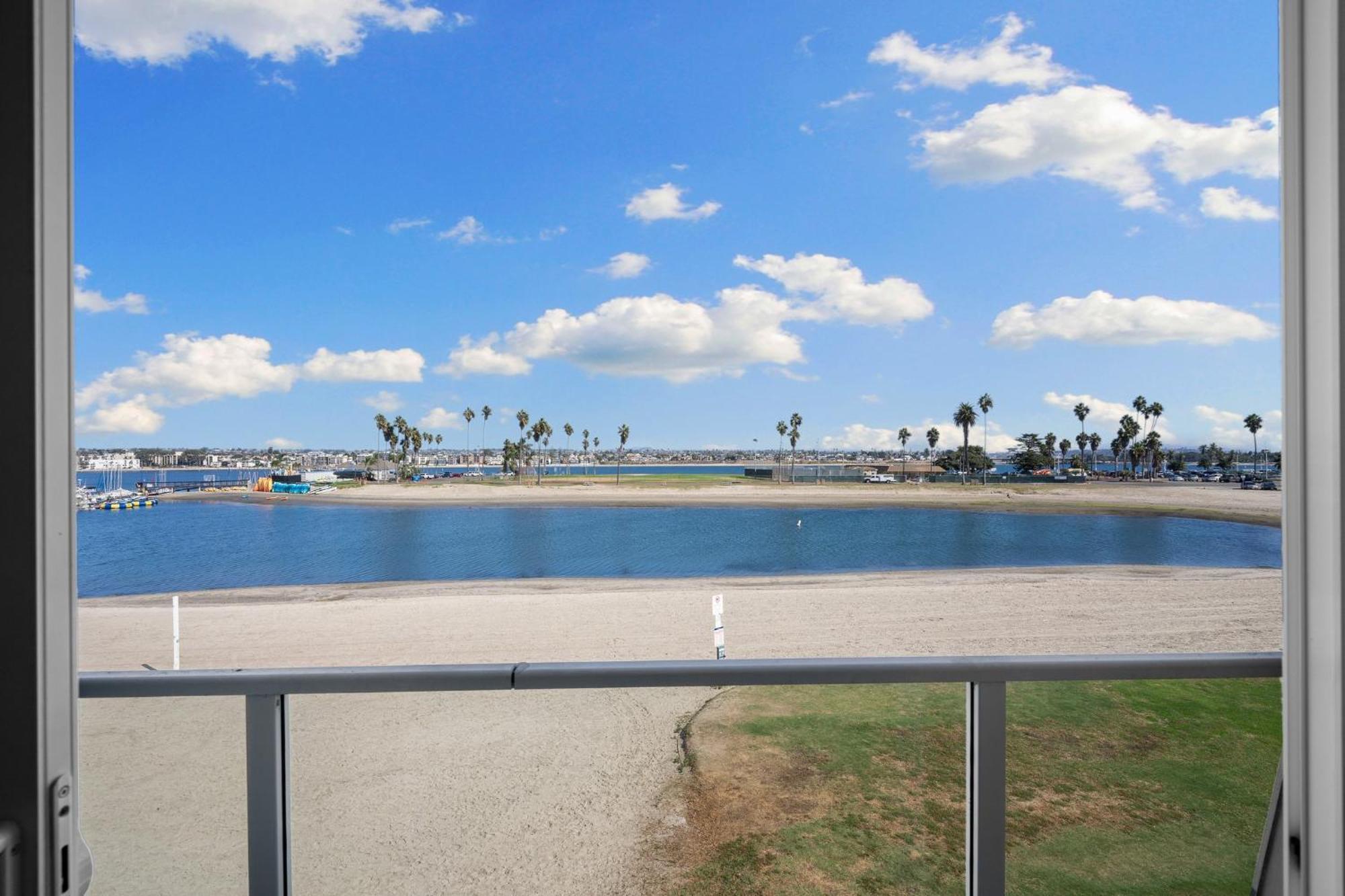 B5374 Breeze Mission * San Diego