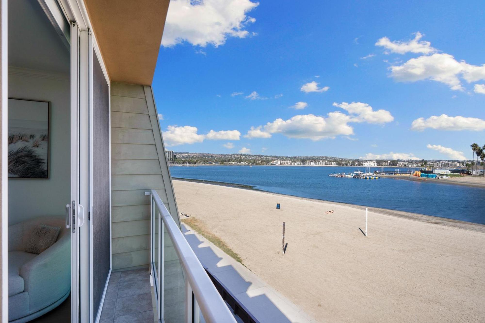B5374 Breeze Mission Apartment San Diego