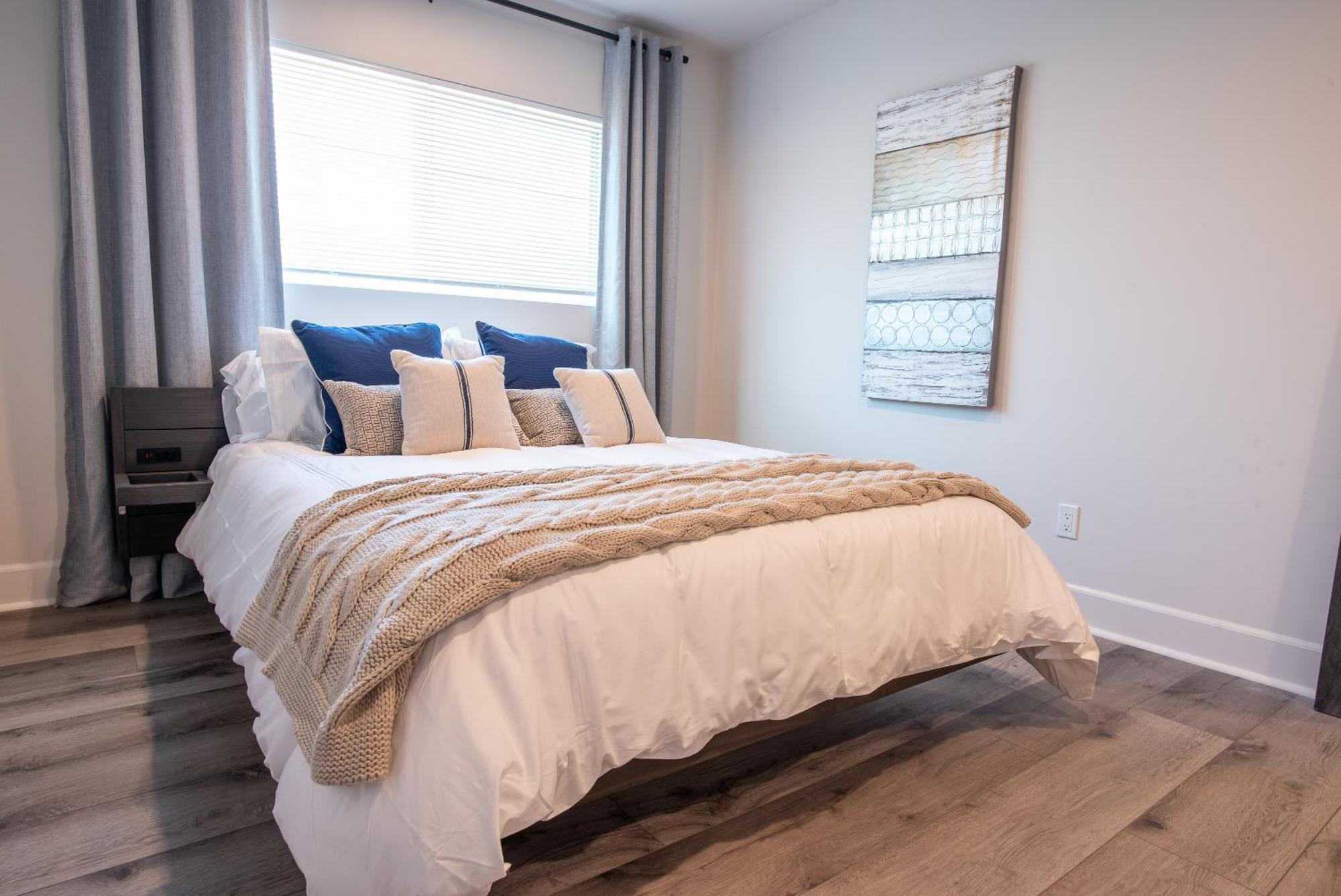 Modern 1 Bedroom 2 Blocks 2 * San Diego