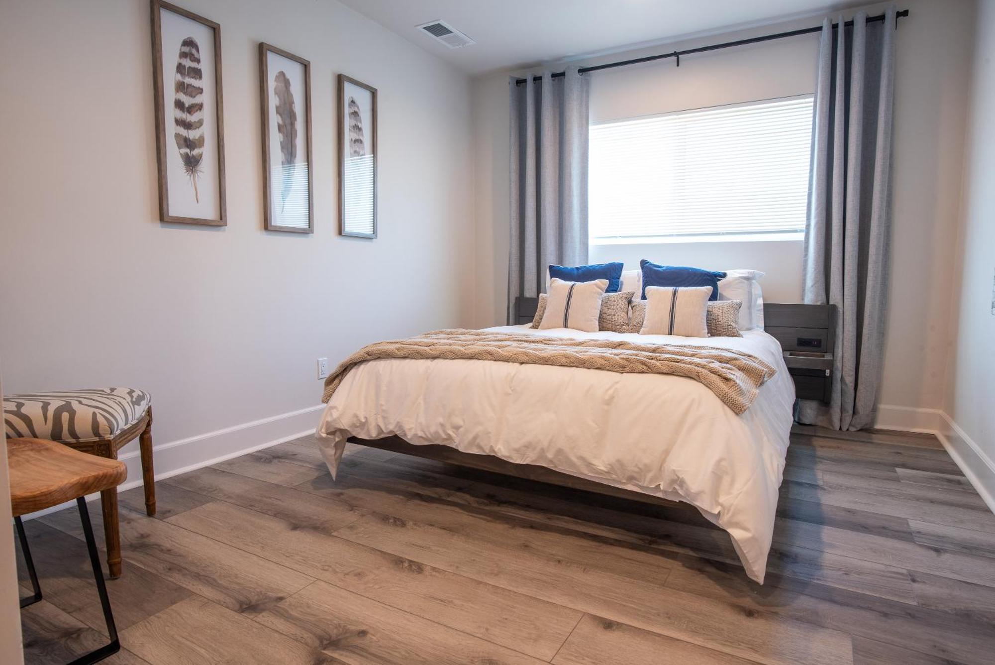Modern 1 Bedroom 2 Blocks 2