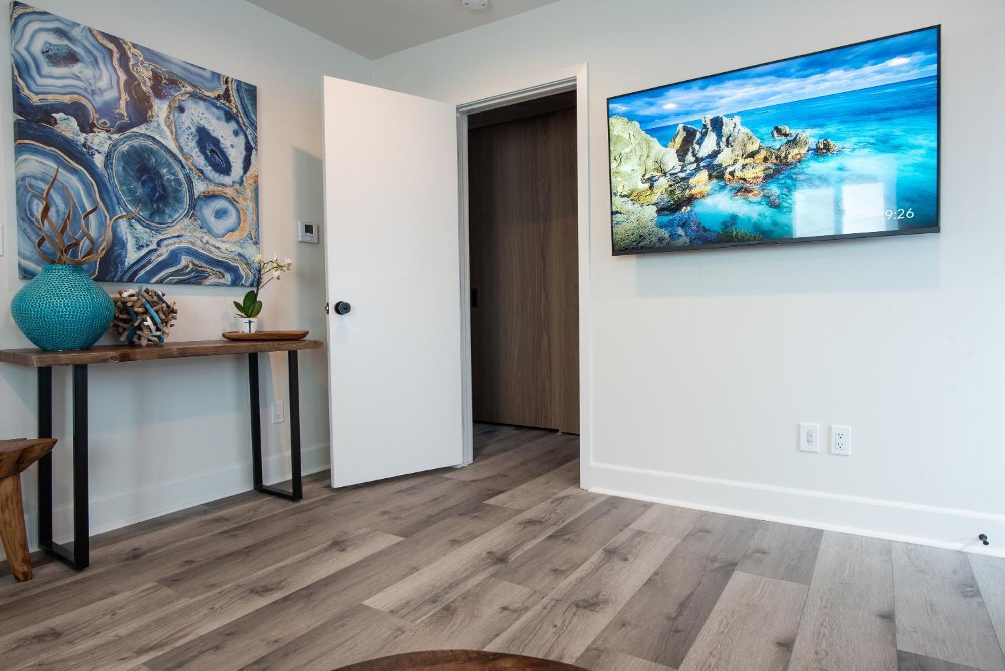 Modern 1 Bedroom 2 Blocks 2 *