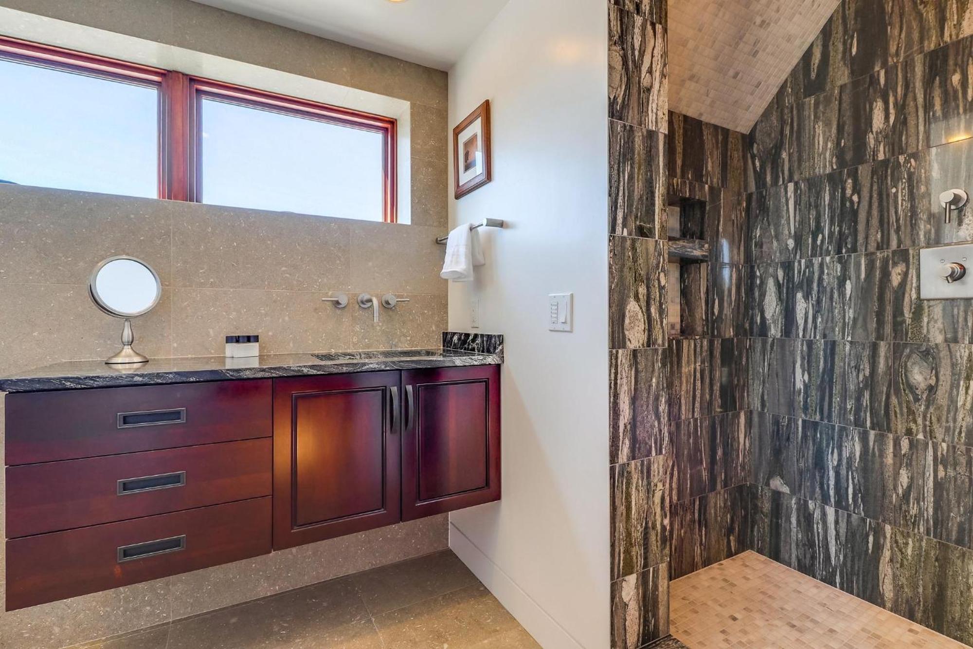B5301 Mission Solstice Holiday home
