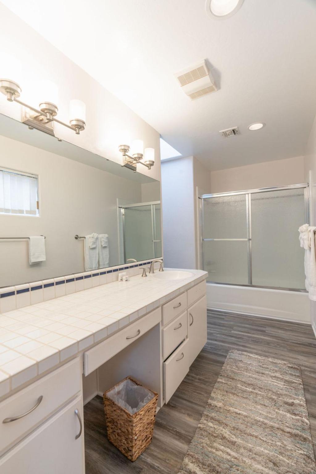 Sunlit La Jolla Village Gem With Peak Ocean Views