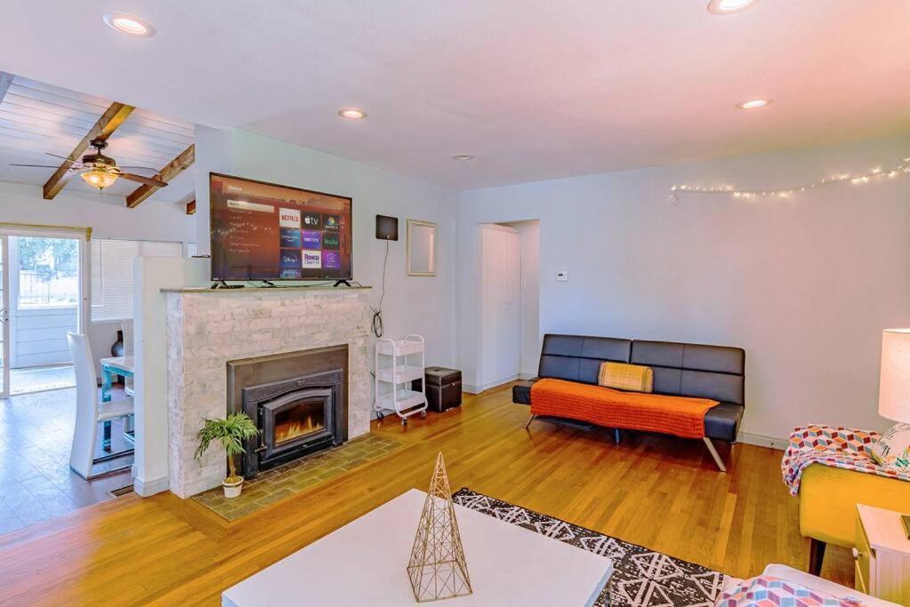 12-guest 4-br Spacious With Large Backyard, 4-car Parking Holiday home San Diego
