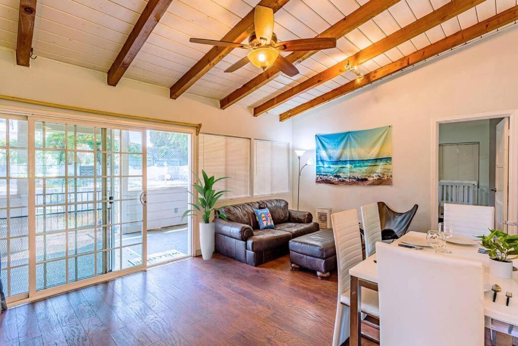 12-guest 4-br Spacious With Large Backyard, 4-car Parking Holiday home *