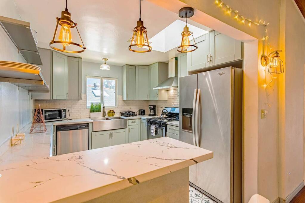 Holiday home 12-guest 4-br Spacious With Large Backyard, 4-car Parking San Diego