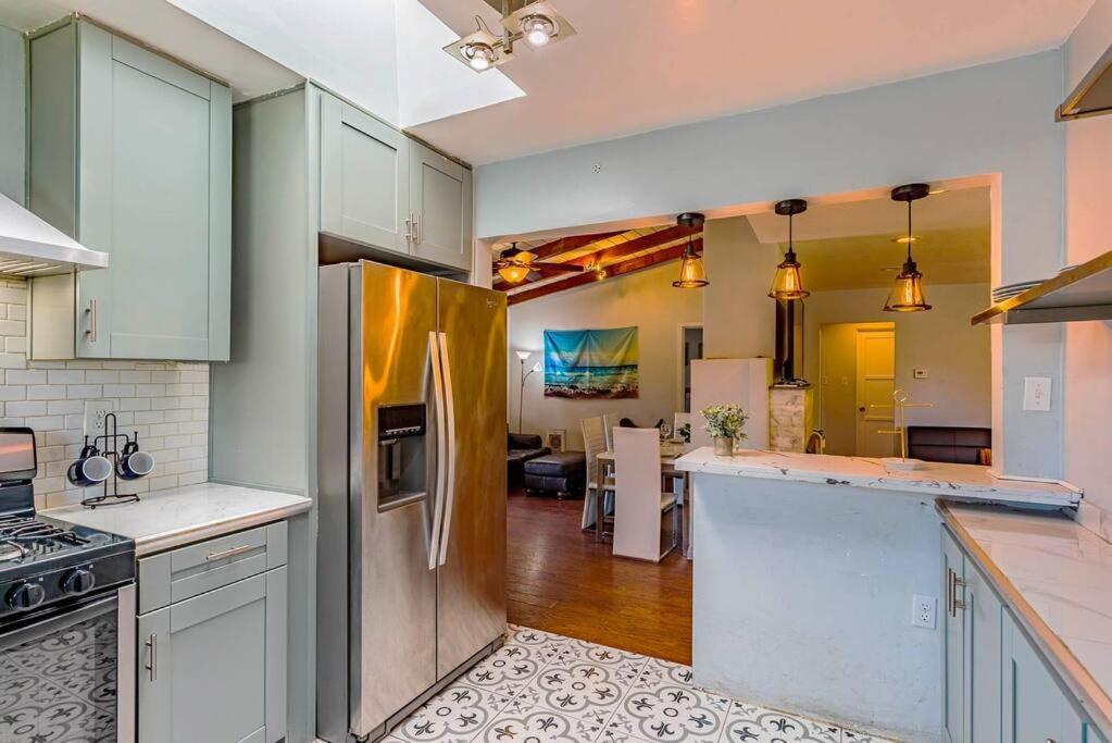 Holiday home 12-guest 4-br Spacious With Large Backyard, 4-car Parking San Diego