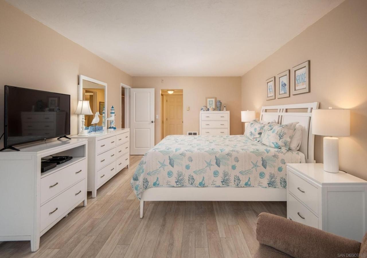 Two Bedroom Ocean Front Ocean Blvd Apartment *