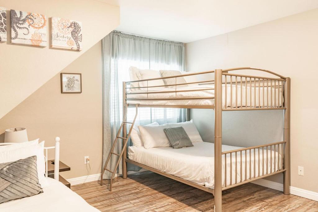 Holiday home Pb Compound Getaway Steps To Surf And San Diego