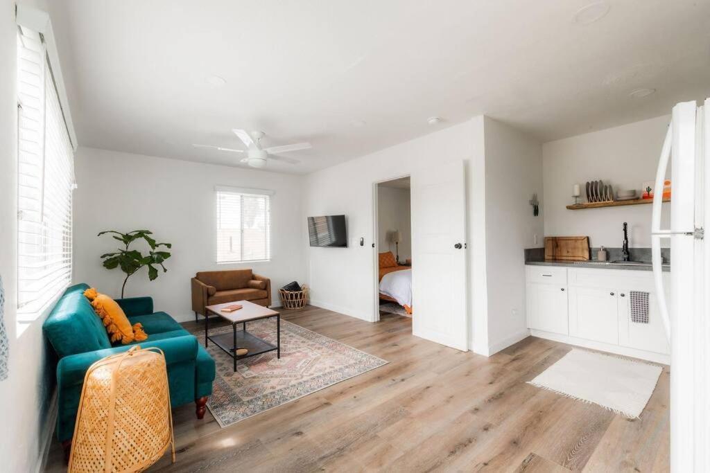 Floor Full Kitchen Huge Fenced Backyard
