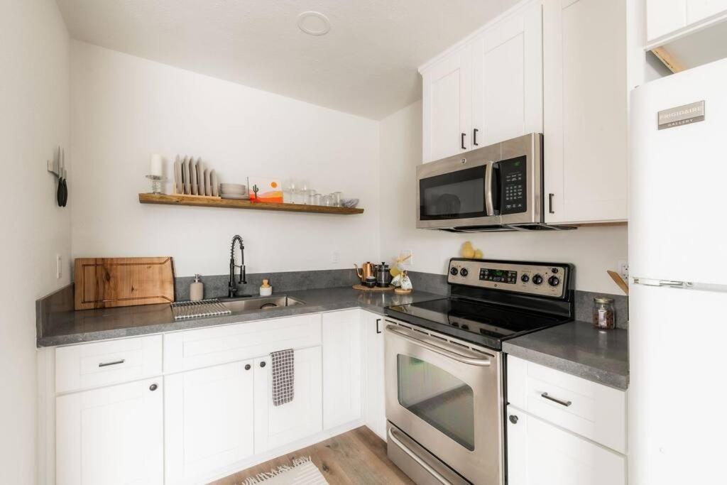 Floor Full Kitchen Huge Fenced Backyard Apartment San Diego