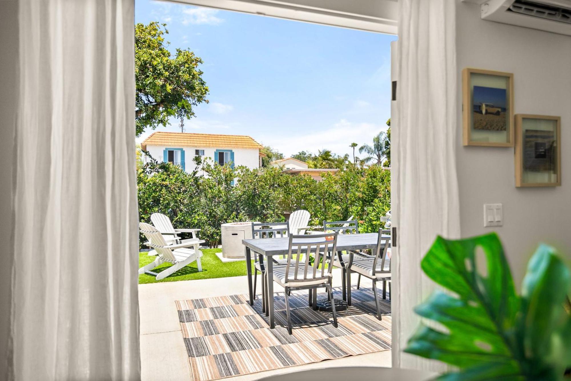 Modern And Cozy In Pb With Patio And Firepit Holiday home San Diego