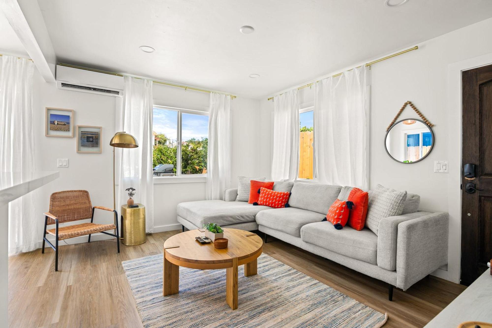 Modern And Cozy In Pb With Patio And Firepit San Diego