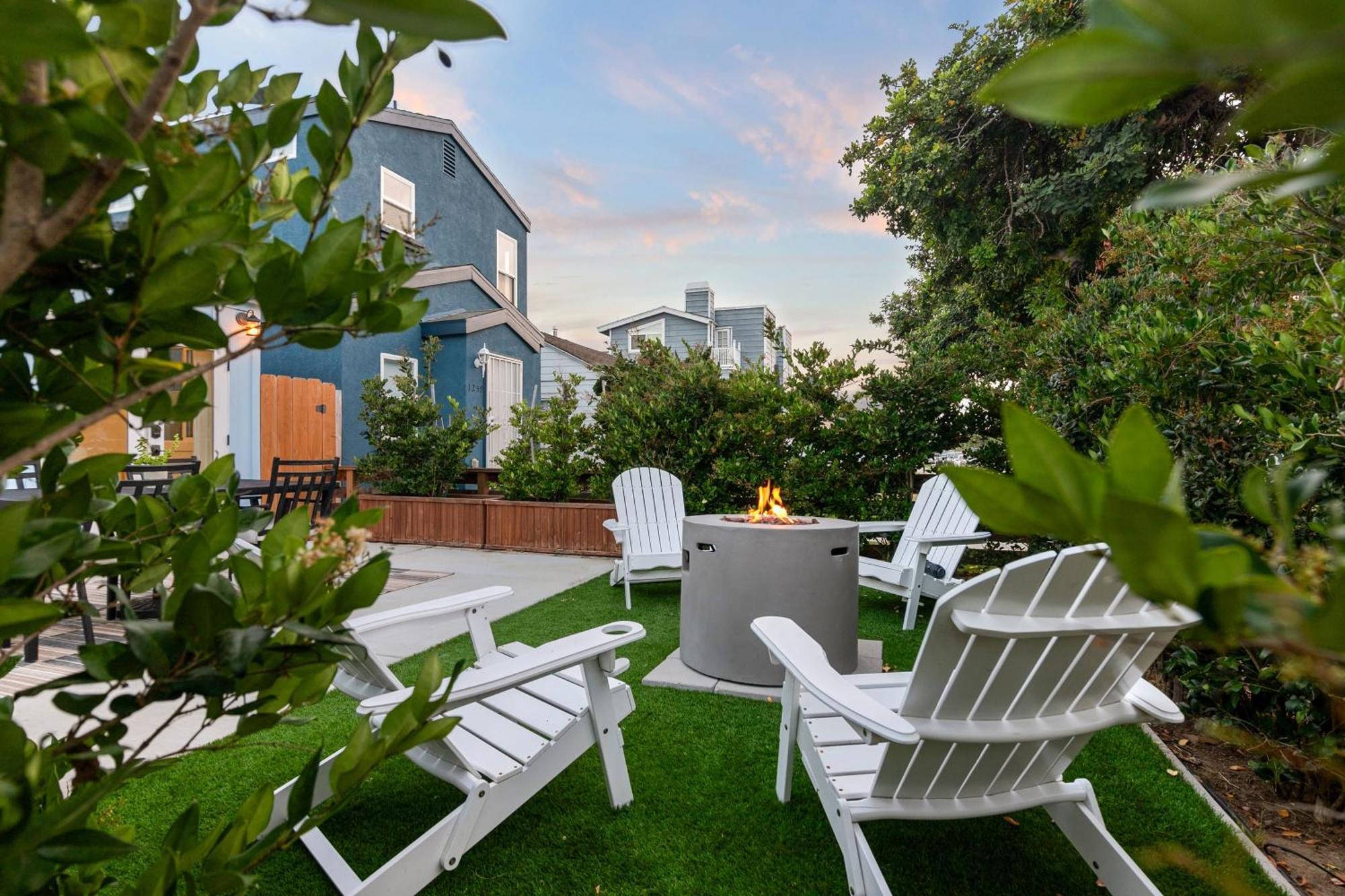 Modern And Cozy In Pb With Patio And Firepit Holiday home San Diego