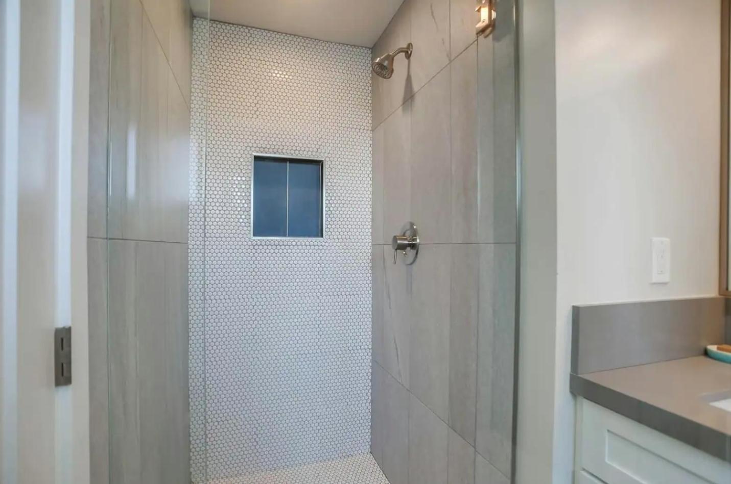 Holiday home Ocean-view Blocks To With Private Hot Tub & Rooftop Deck