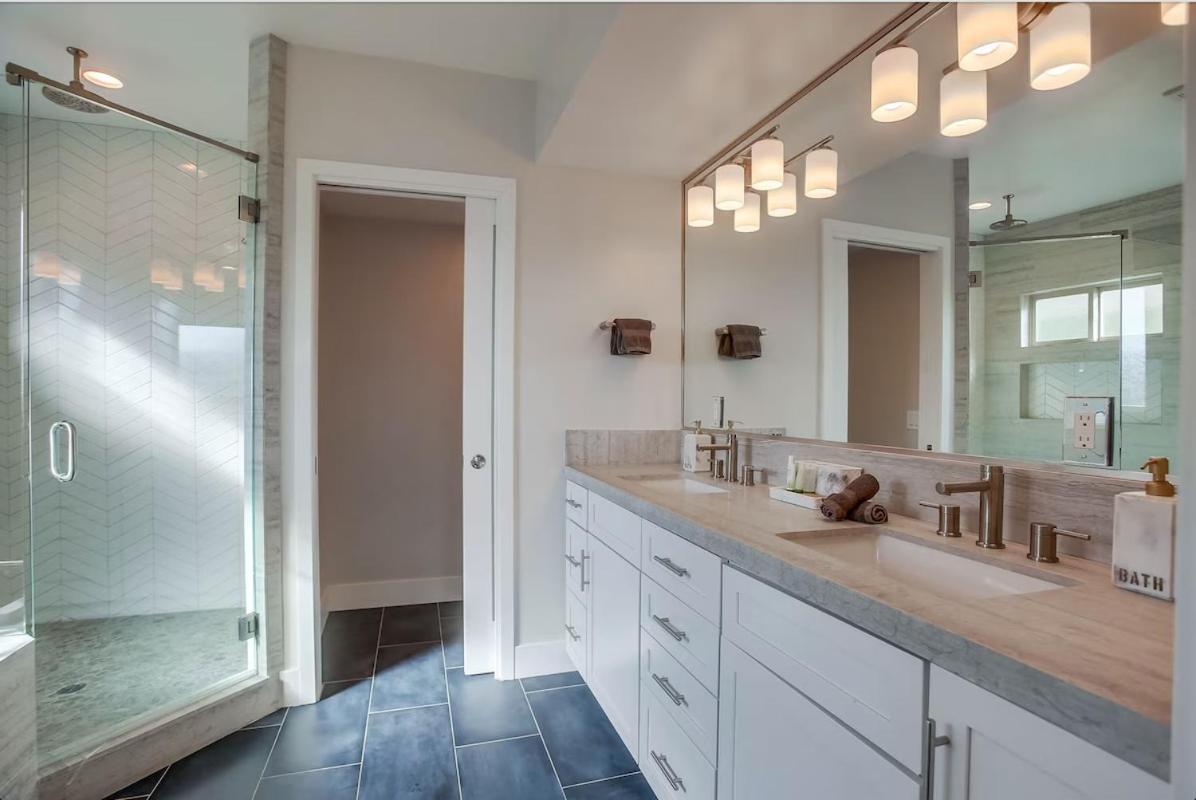 Ocean-view Blocks To With Private Hot Tub & Rooftop Deck * San Diego