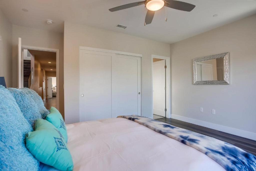 Ocean-view Blocks To With Private Hot Tub & Rooftop Deck Holiday home *
