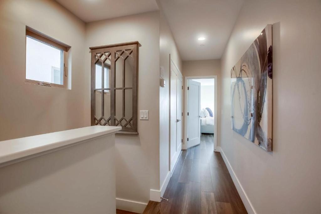 Ocean-view Blocks To With Private Hot Tub & Rooftop Deck Holiday home San Diego