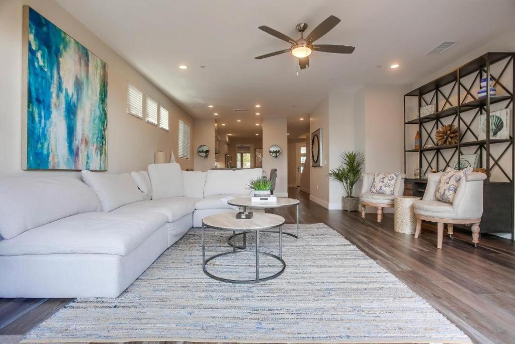 Ocean-view Blocks To With Private Hot Tub & Rooftop Deck Holiday home