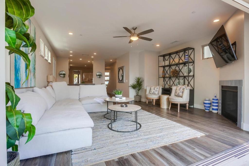 Holiday home Ocean-view Blocks To With Private Hot Tub & Rooftop Deck San Diego