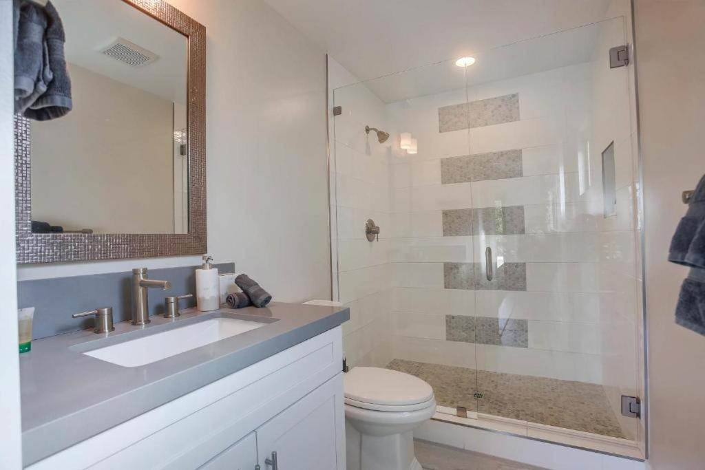 Ocean-view Blocks To With Private Hot Tub & Rooftop Deck *