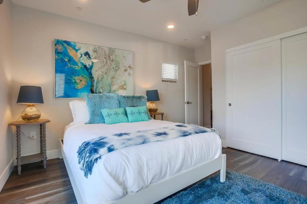 Ocean-view Blocks To With Private Hot Tub & Rooftop Deck * San Diego