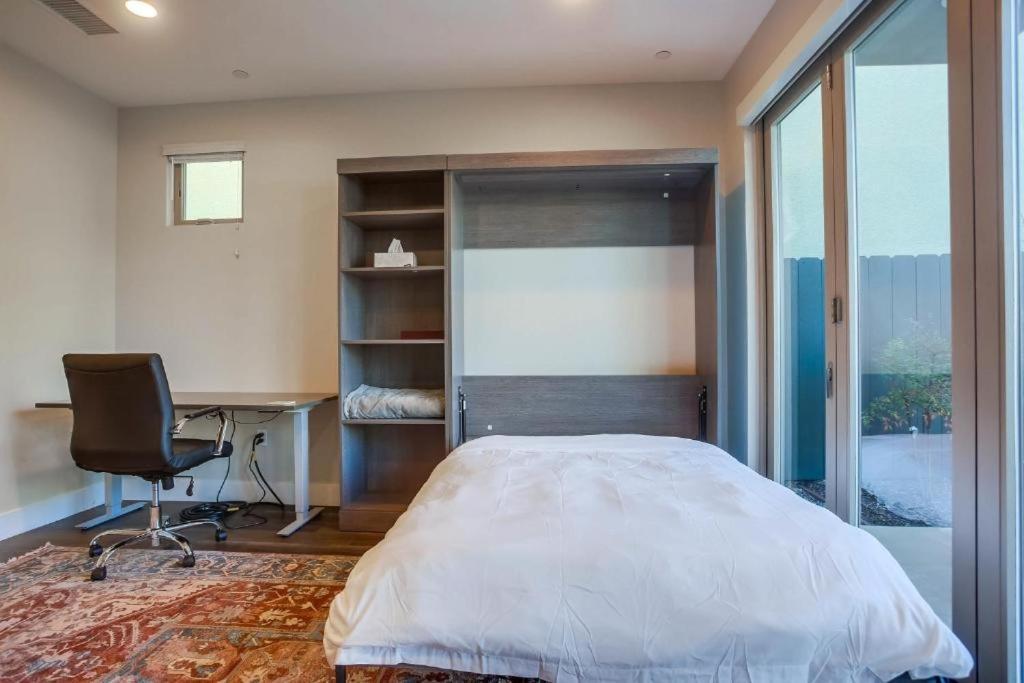 Holiday home Ocean-view Blocks To With Private Hot Tub & Rooftop Deck San Diego