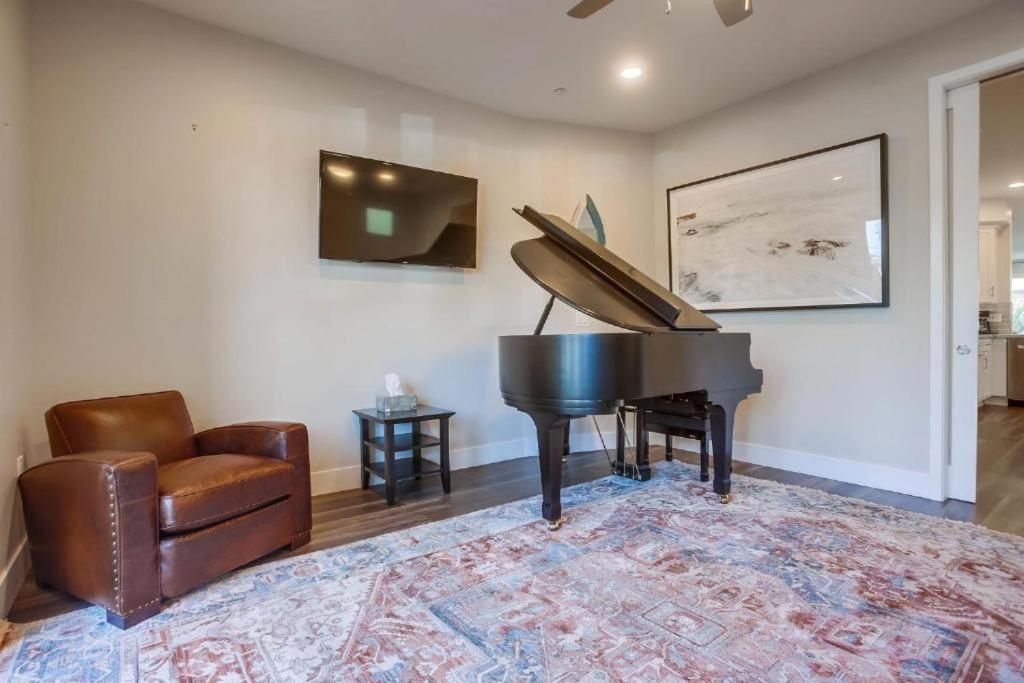 Ocean-view Blocks To With Private Hot Tub & Rooftop Deck * San Diego