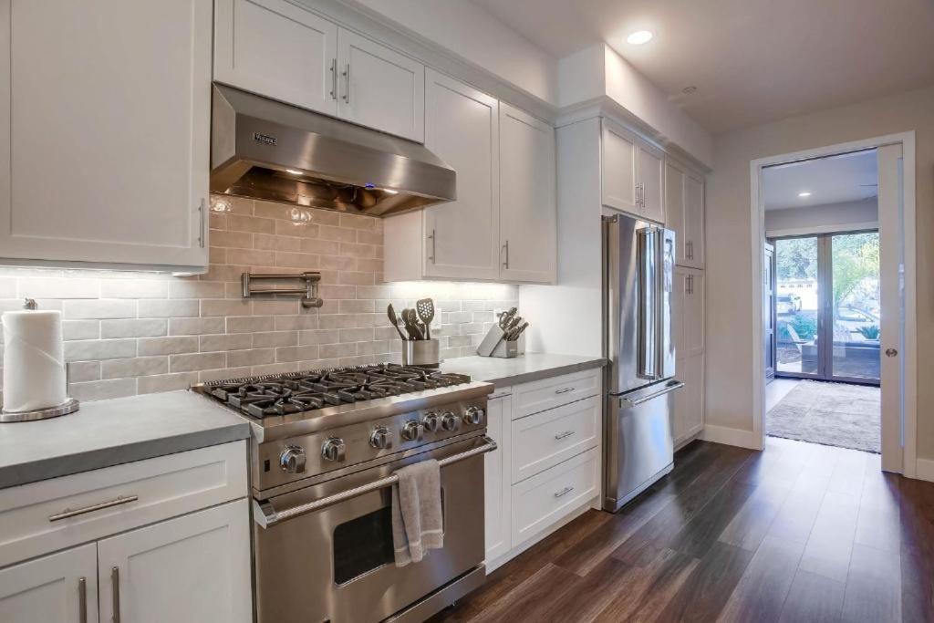Ocean-view Blocks To With Private Hot Tub & Rooftop Deck Holiday home San Diego