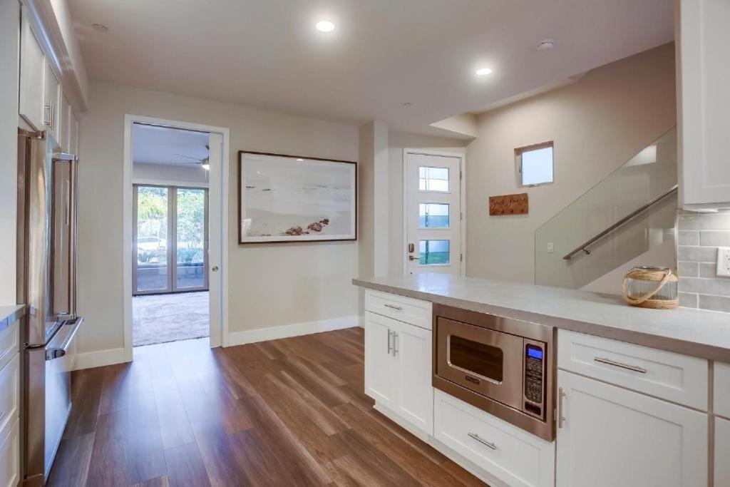 Holiday home Ocean-view Blocks To With Private Hot Tub & Rooftop Deck San Diego