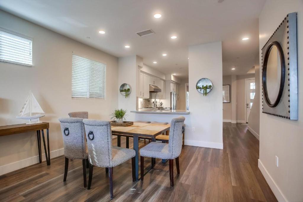 Ocean-view Blocks To With Private Hot Tub & Rooftop Deck Holiday home San Diego